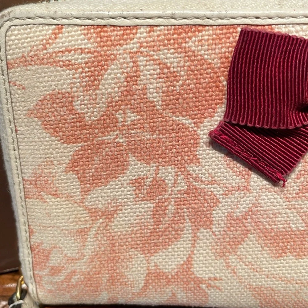 Gucci Guccissima Pink and Cream Floral Wallet with box - Picture 4 of 16